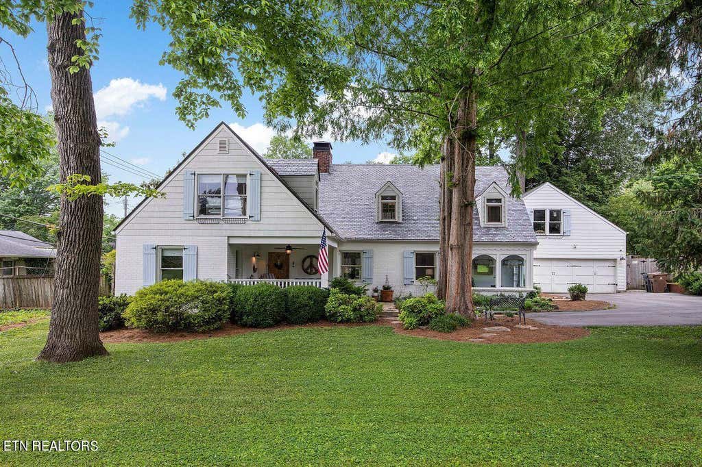 Photo of 1015 Kenesaw Ave, Knoxville, TN 37919 (MLS # 1268953)