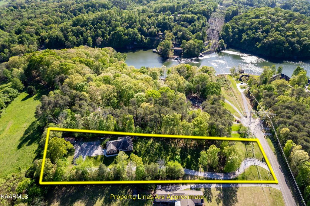 Photo of 651 Pine Lane, Friendsville, TN 37737 (MLS # 1224442)