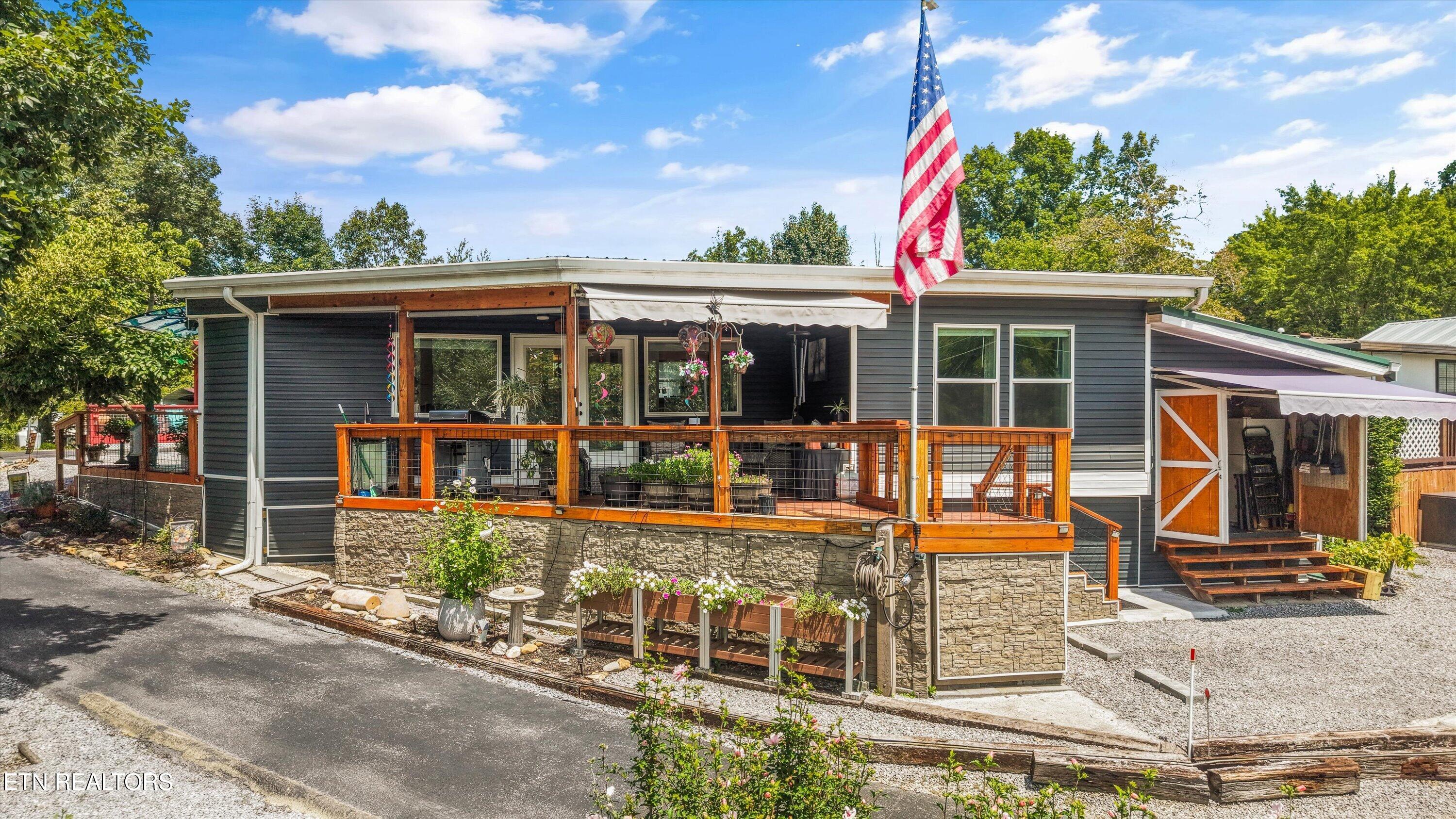 844 Peacock Ridge Rd