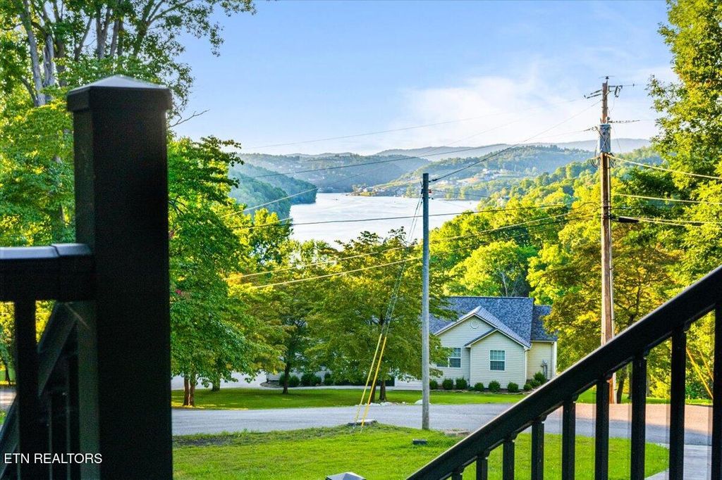 Photo of 1517 Deerfield Way, LaFollette, TN 37766 (MLS # 1332625)