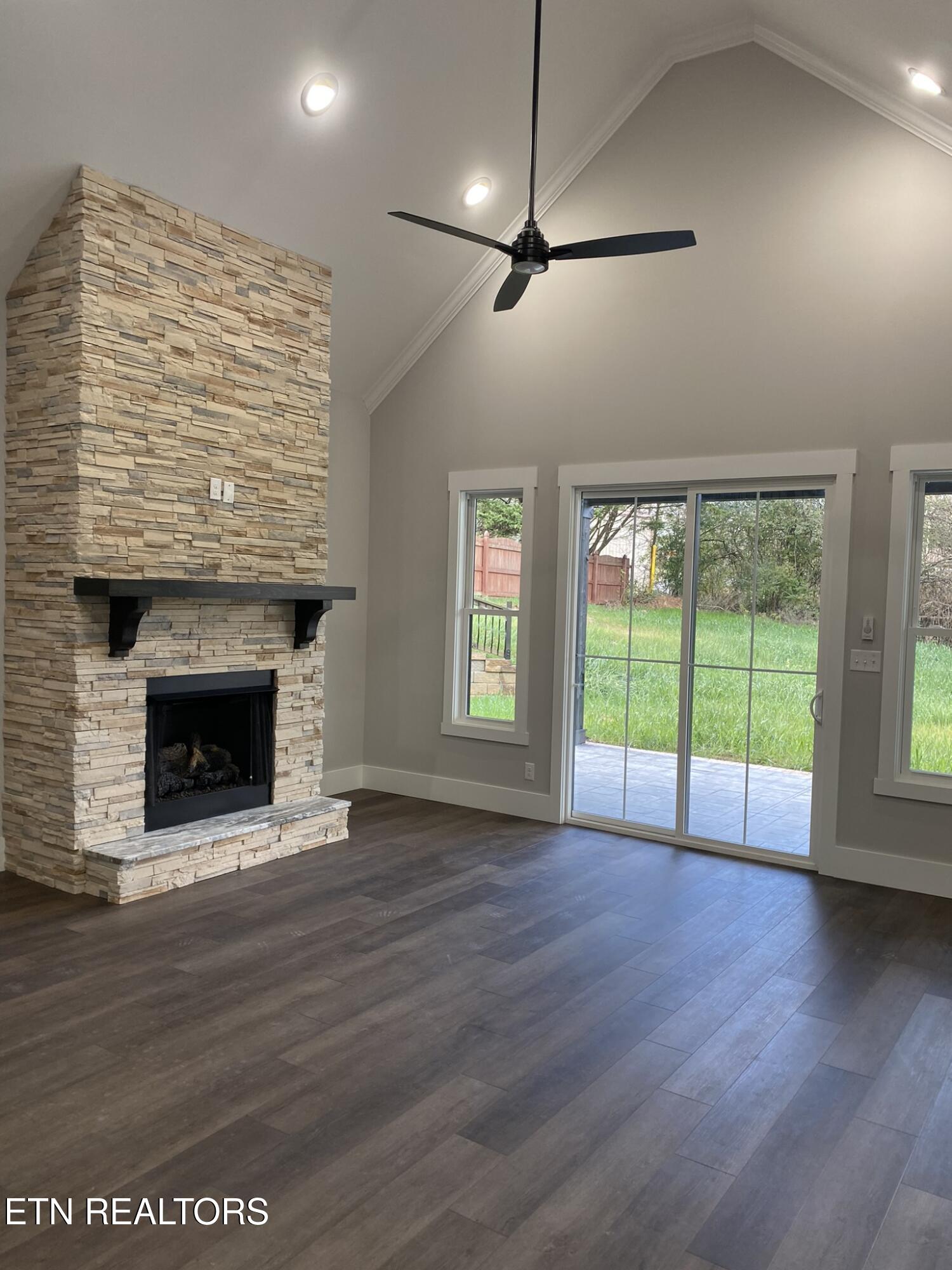 1227 Fox Ridge Drive 2