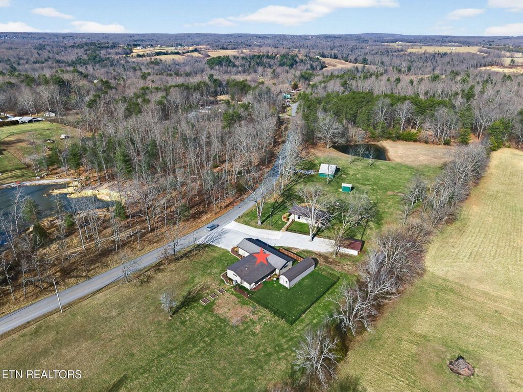 Photo of 2490 Chestnut Hill Rd, Crossville, TN 38571 (MLS # 1327241)