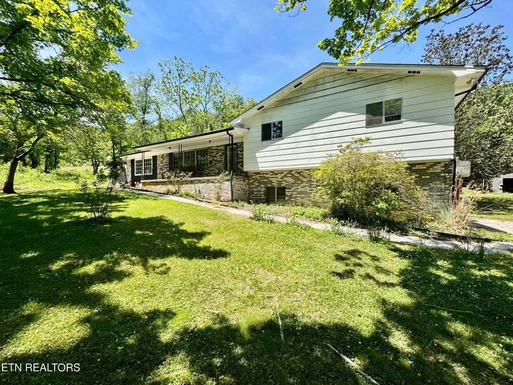 Photo of 132 Lanes Bluff Rd, Clinton, TN 37716 (MLS # 1341731)
