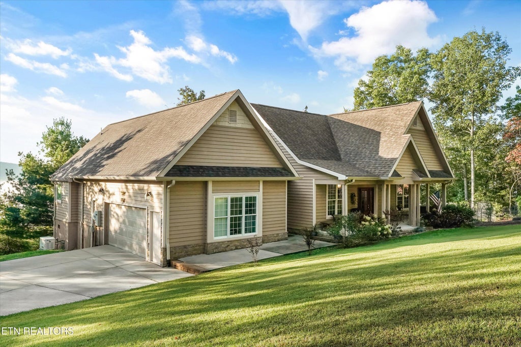 Photo of 1007 Green Ridge Tr, Harriman, TN 37748 (MLS # 1359237)