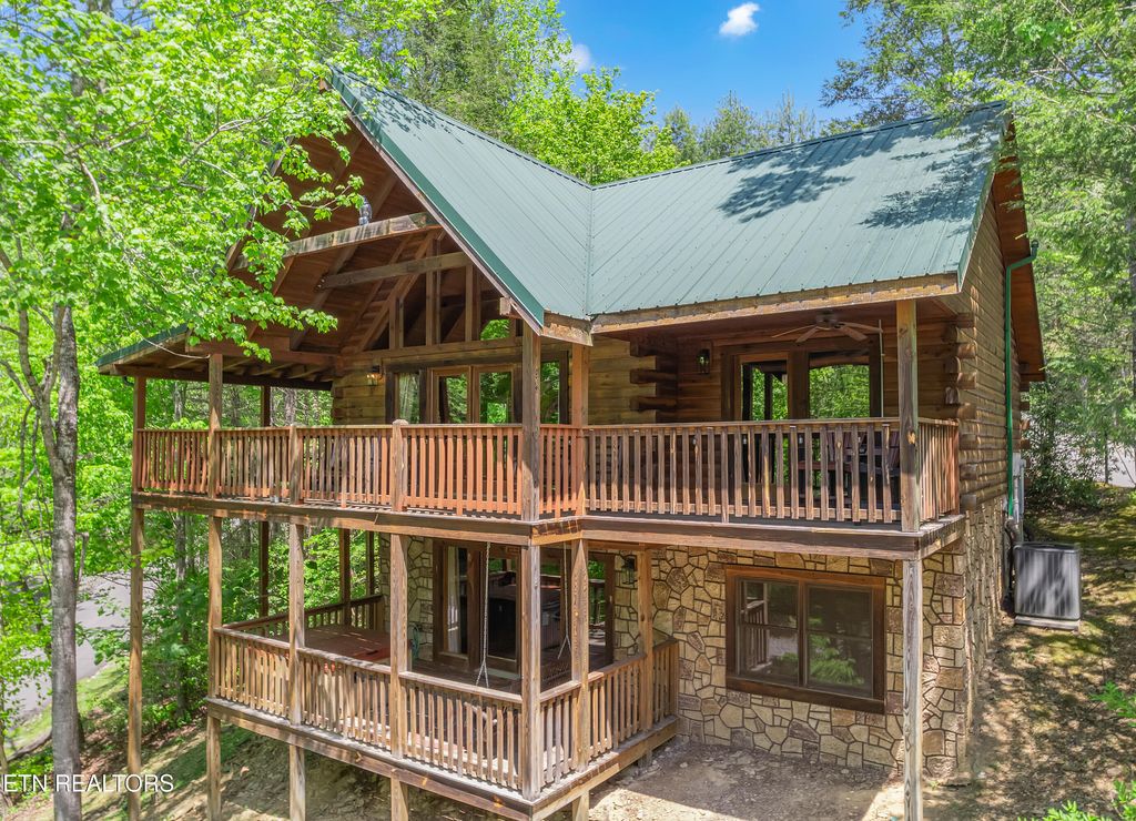 Photo of 721 Poplar Falls Way, Gatlinburg, TN 37738 (MLS # 1299330)
