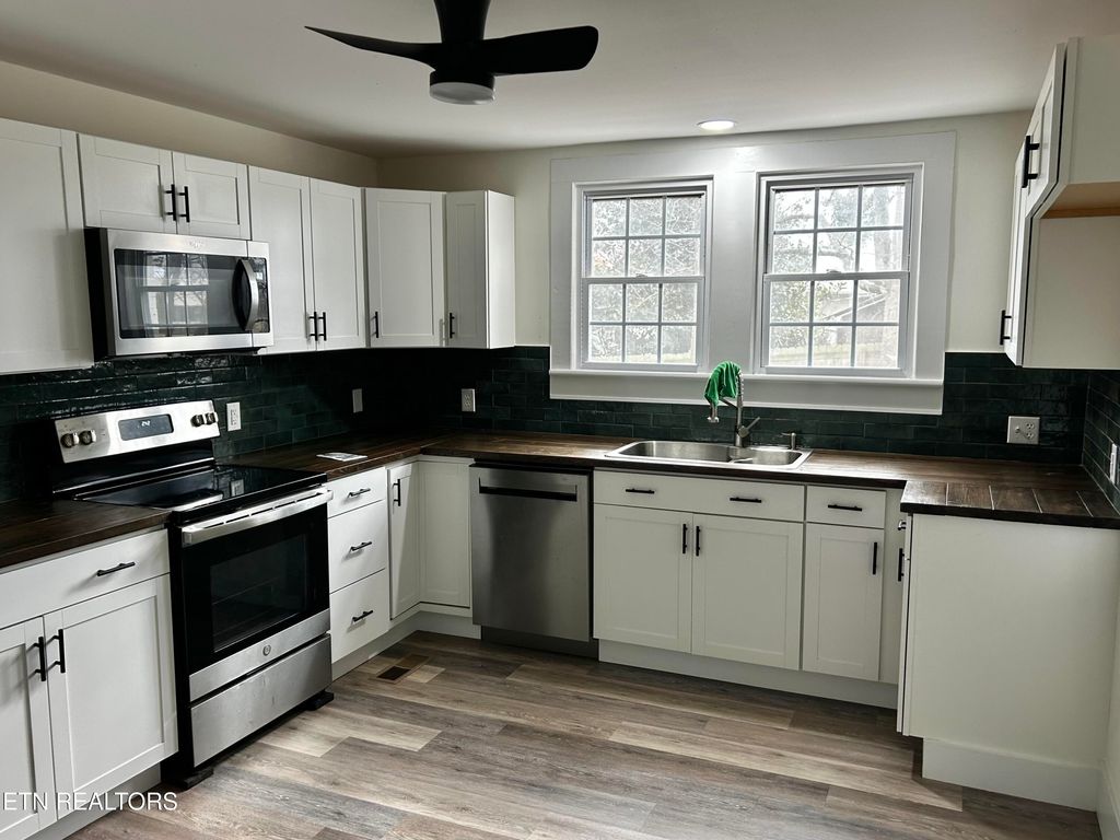 Photo of 104 Helms Drive, Madisonville, TN 37354 (MLS # 1322665)