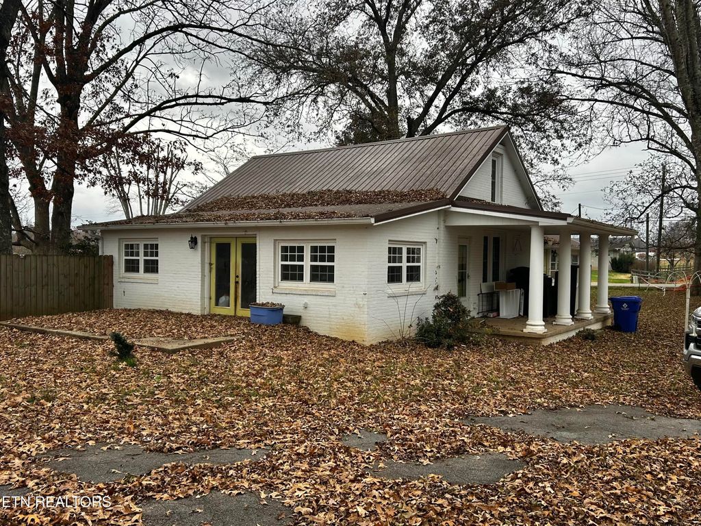 Photo of 104 Helms Drive, Madisonville, TN 37354 (MLS # 1322665)