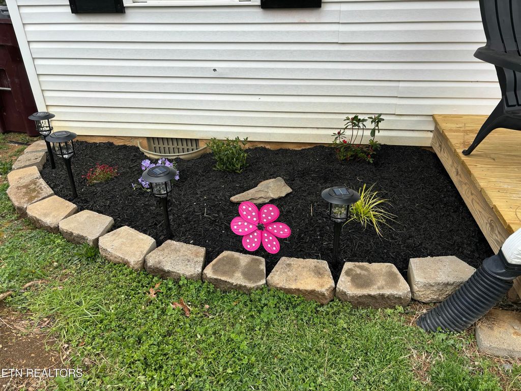 Photo of 219 Burns St, Alcoa, TN 37701 (MLS # 1294215)