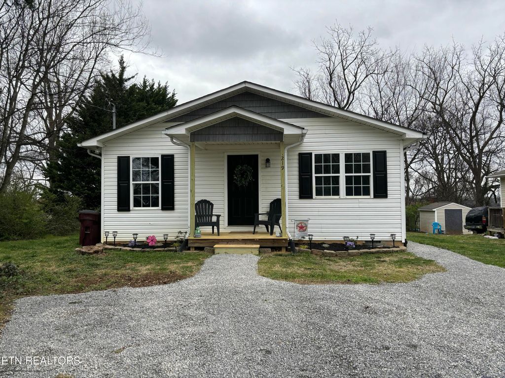 Photo of 219 Burns St, Alcoa, TN 37701 (MLS # 1294215)