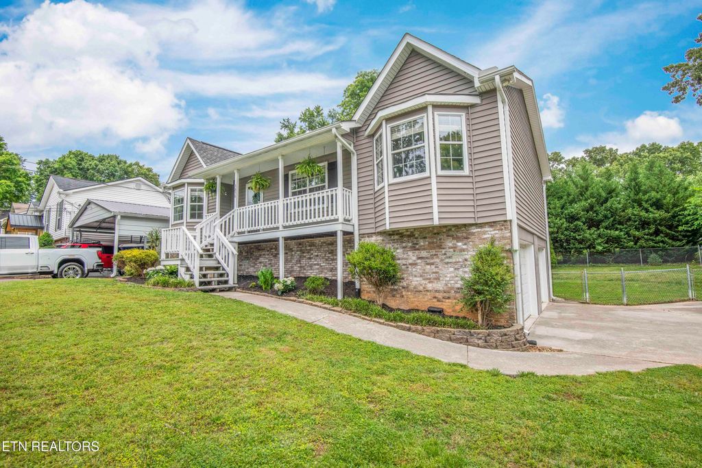 Photo of 1416 Overton Lane, Knoxville, TN 37923 (MLS # 1340441)