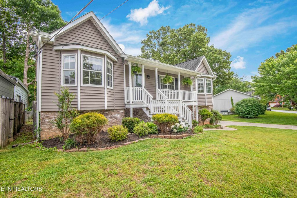 Photo of 1416 Overton Lane, Knoxville, TN 37923 (MLS # 1340441)