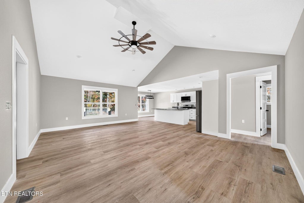 Photo of 164 Pine Breeze Drive, Monterey, TN 38574 (MLS # 1360673)