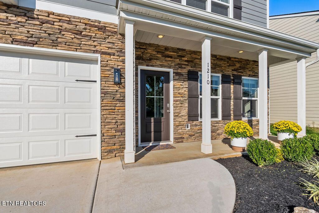 Photo of 1210 Hampton Place Circle, Loudon, TN 37774 (MLS # 1319655)