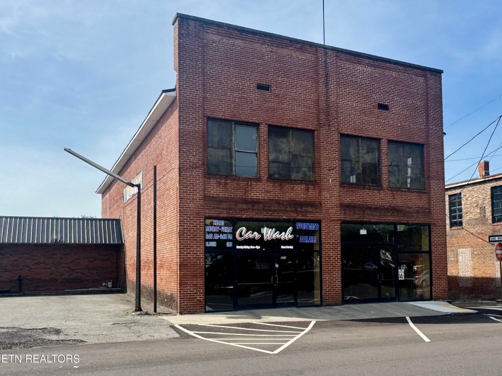 Photo of 221 E Washington Ave, Athens, TN 37303 (MLS # 1350496)