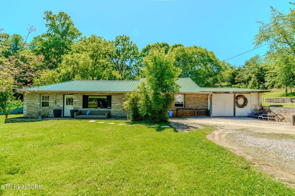 Photo of 2211 Tooles Bend Rd, Knoxville, TN 37922 (MLS # 1328830)