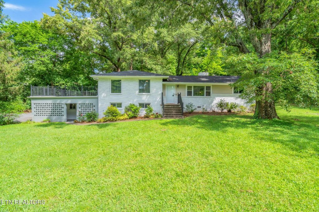 Photo of 4412 Bruhin Rd, Knoxville, TN 37912 (MLS # 1323397)