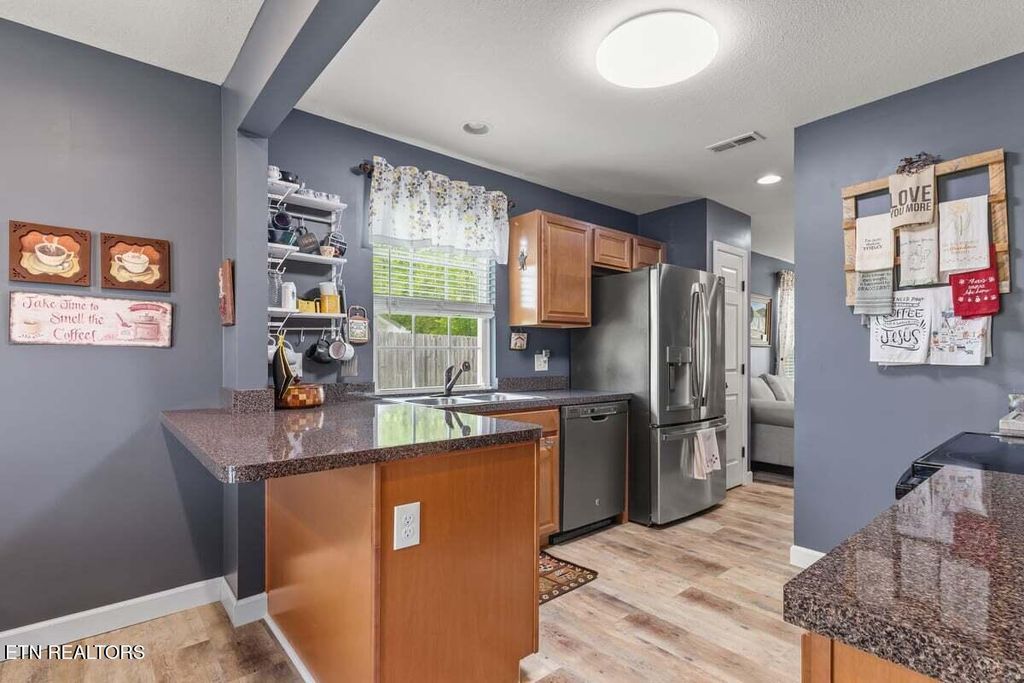 Photo of 158 Park Ave, Madisonville, TN 37354 (MLS # 1337442)