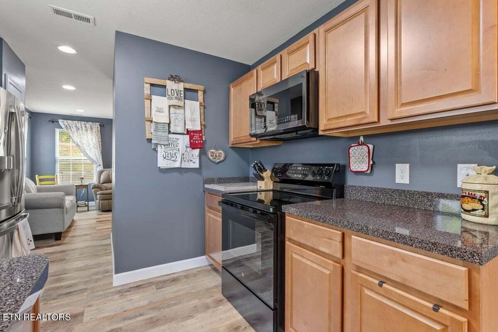 Photo of 158 Park Ave, Madisonville, TN 37354 (MLS # 1337442)