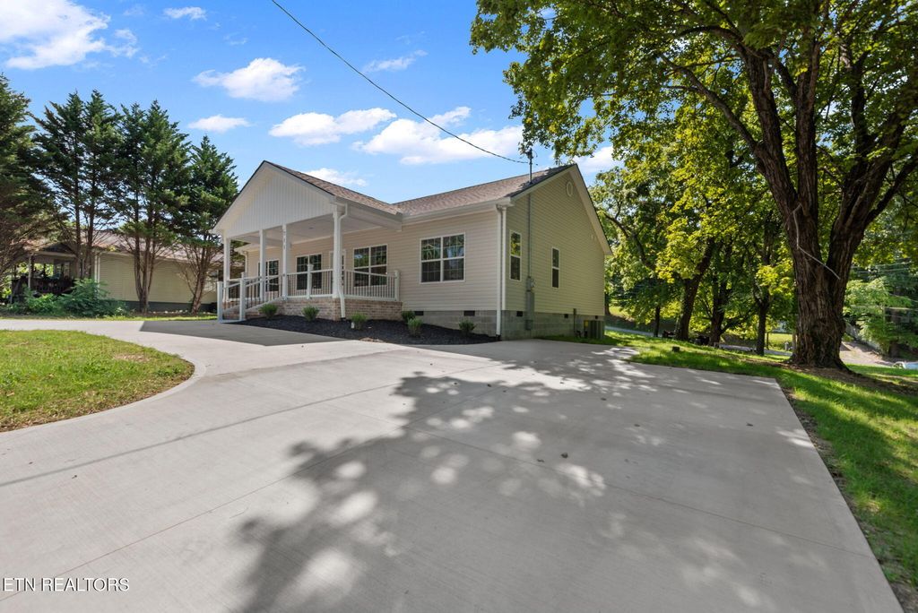 Photo of 711 Byrd St, Clinton, TN 37716 (MLS # 1312774)