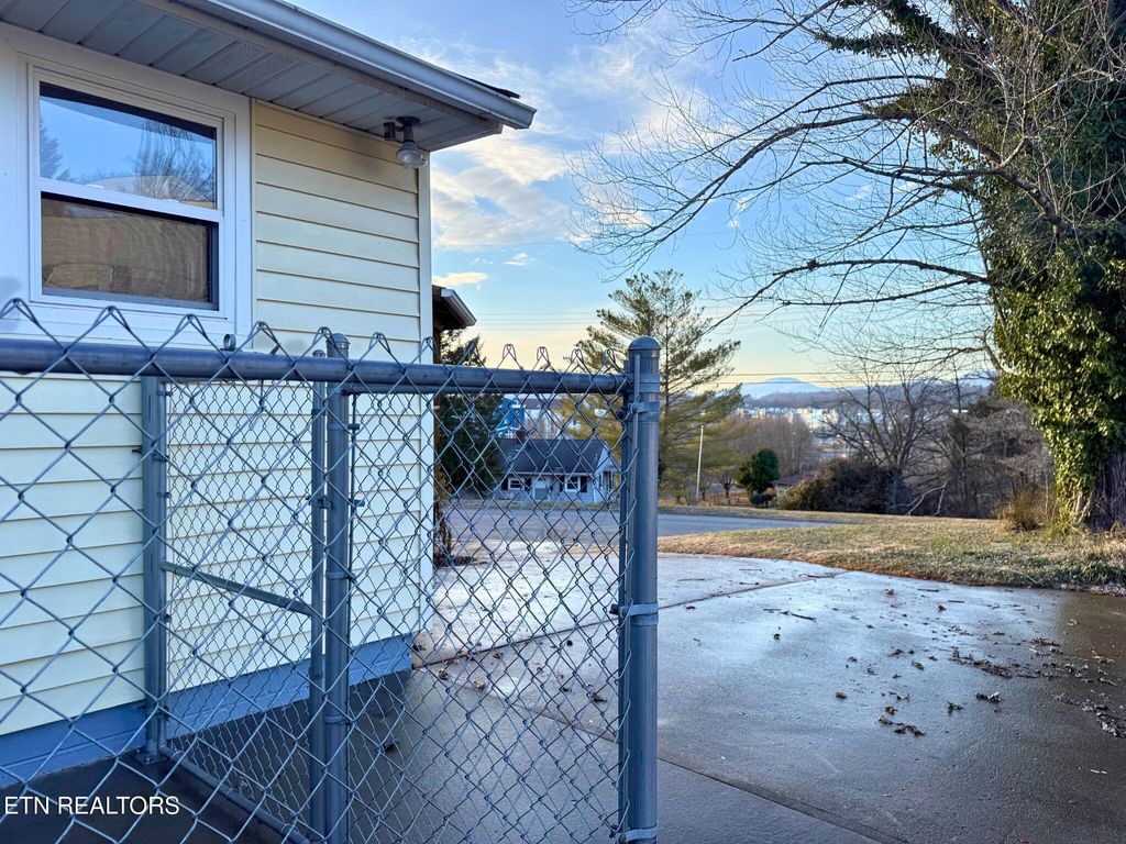 Photo of 118 Potomac Circle, Oak Ridge, TN 37830 (MLS # 1327017)