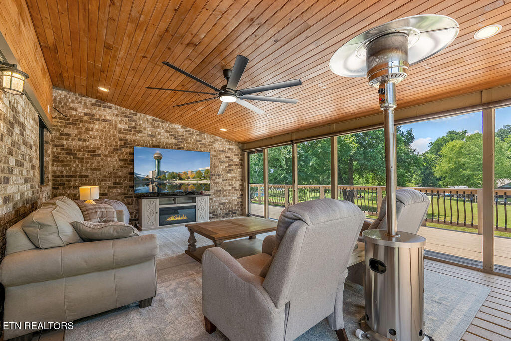 929 Frontier Circle & Lot 42