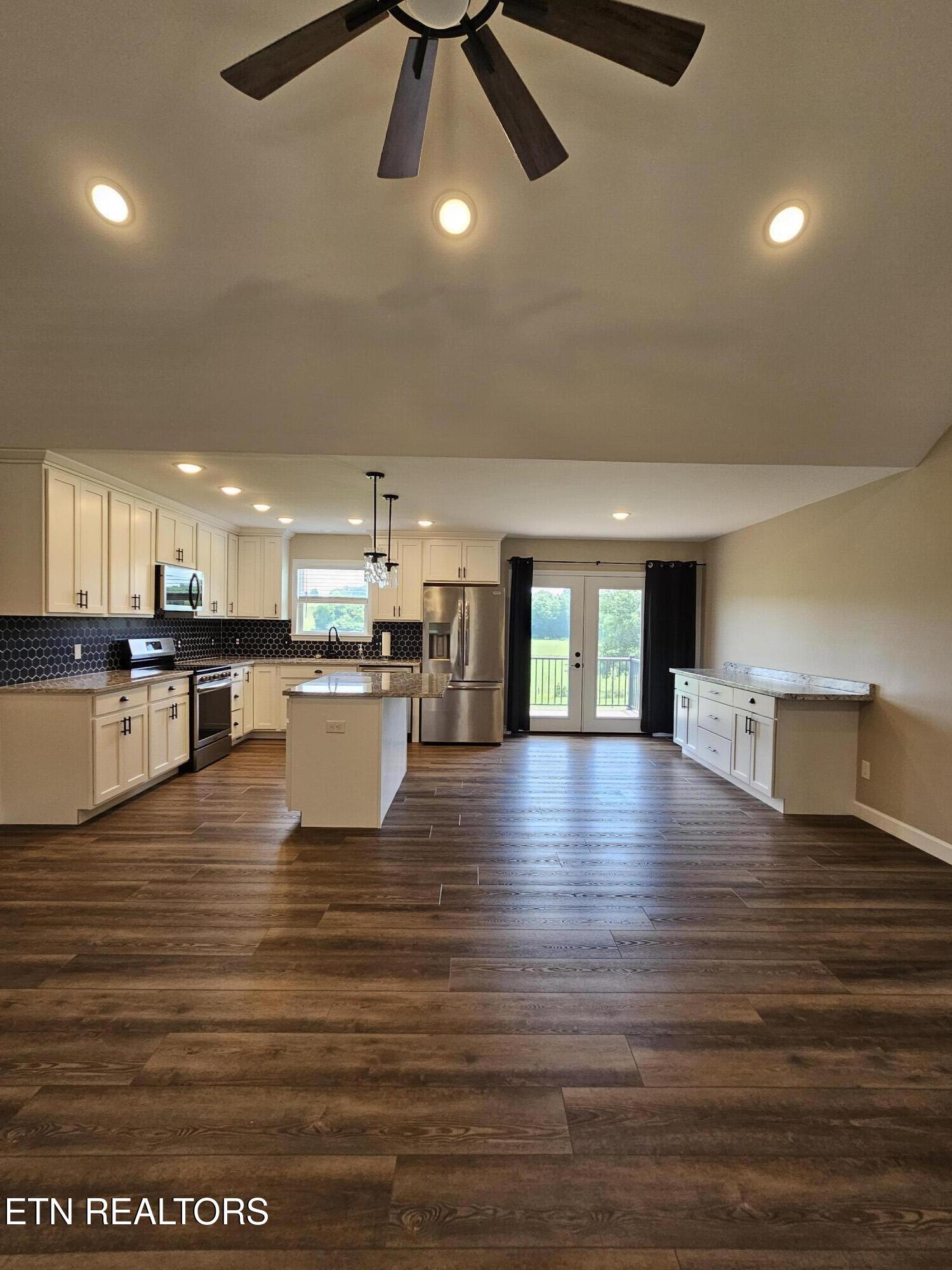 240 Thompson Rd
