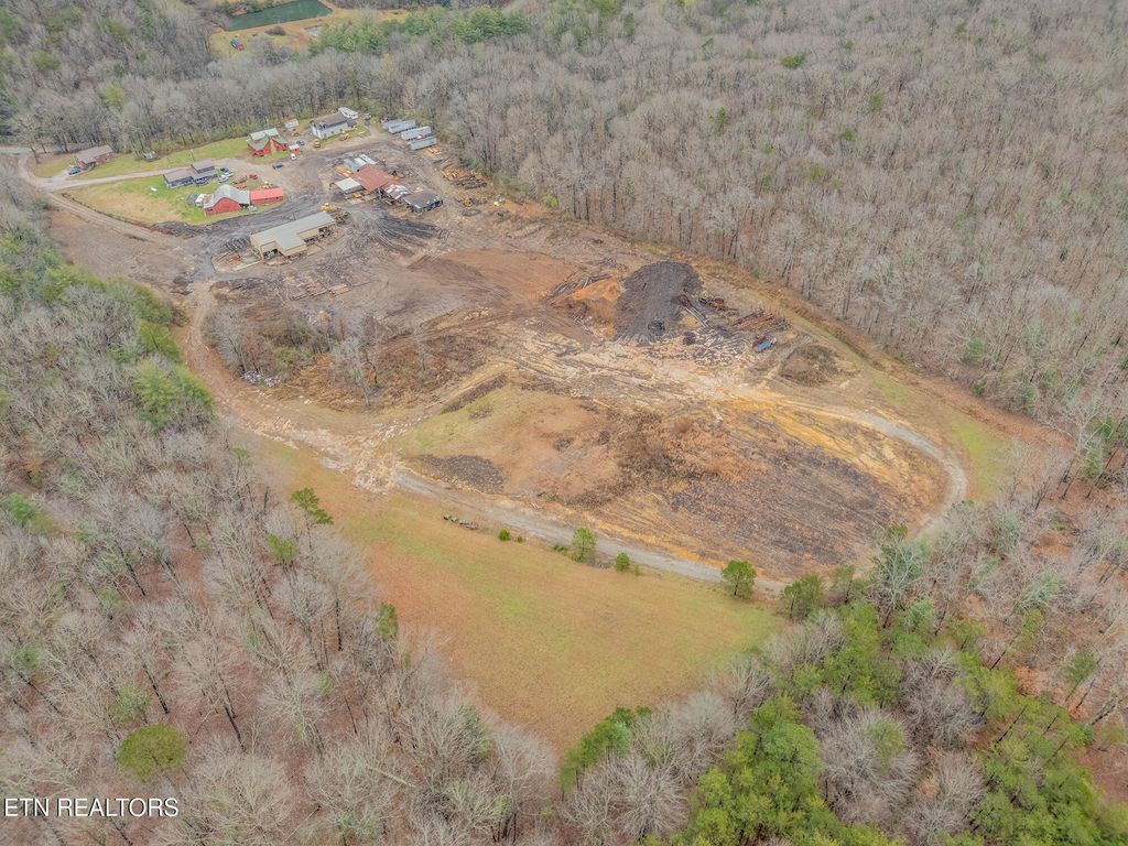 Photo of 147 R &amp; R Sawmill Rd, Harriman, TN 37748 (MLS # 1324165)