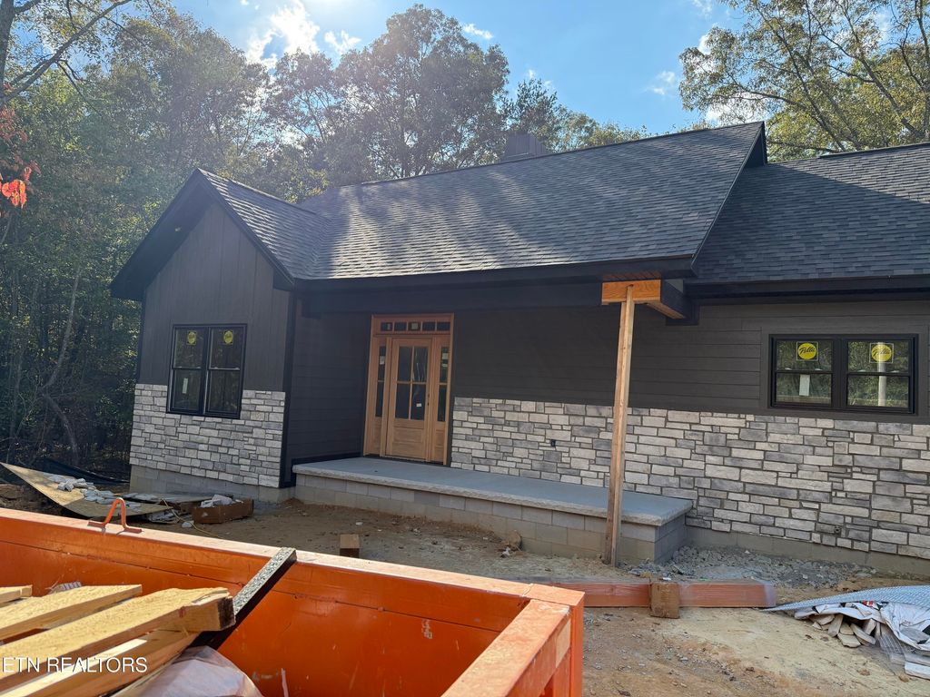 Photo of 154 Hawes Circle, Crossville, TN 38558 (MLS # 1309595)