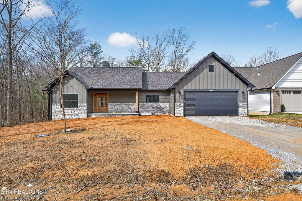 Photo of 154 Hawes Circle, Crossville, TN 38558 (MLS # 1309595)