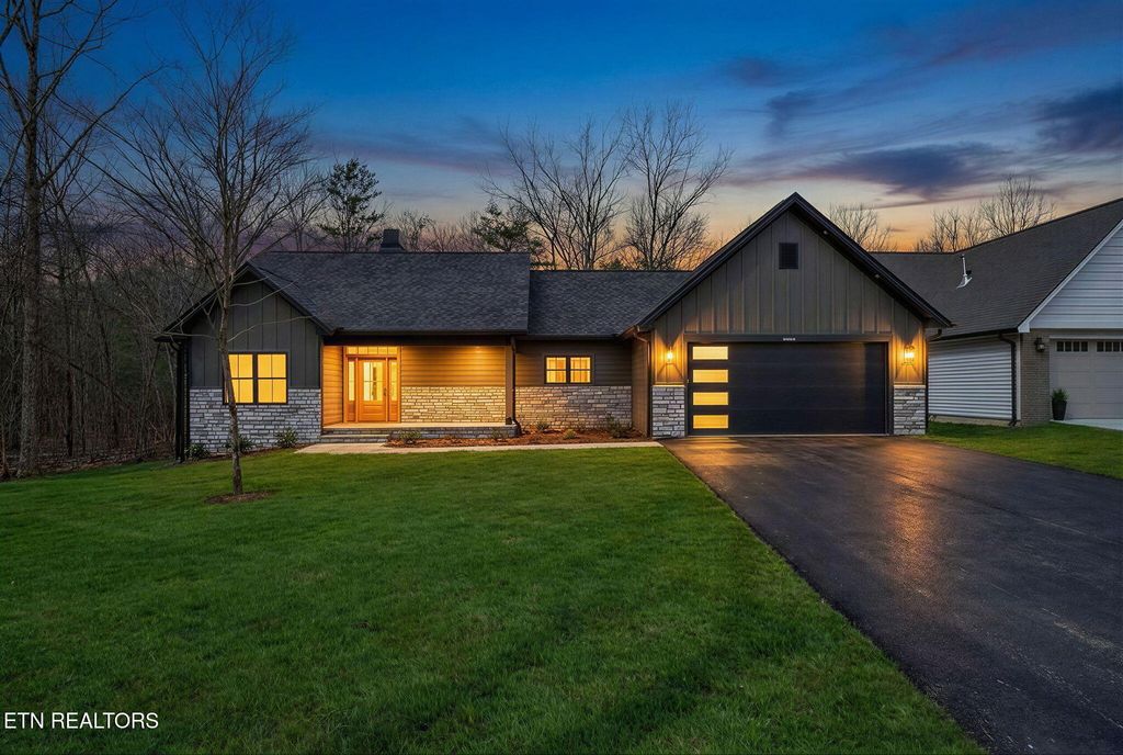 Photo of 154 Hawes Circle, Crossville, TN 38558 (MLS # 1309595)