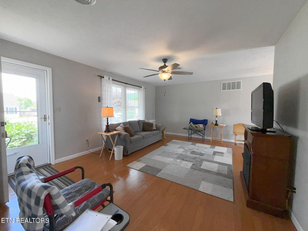 Photo of 155 Valley View Rd, LaFollette, TN 37766 (MLS # 1338967)