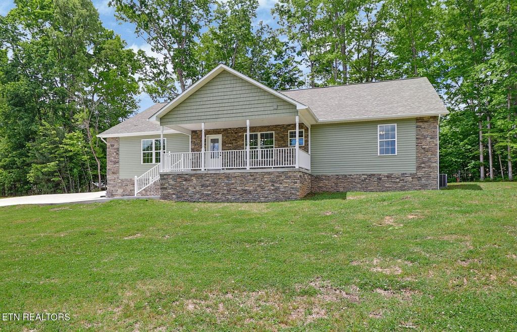 Photo of 310 Summerwind Drive, Crossville, TN 38571 (MLS # 1340121)
