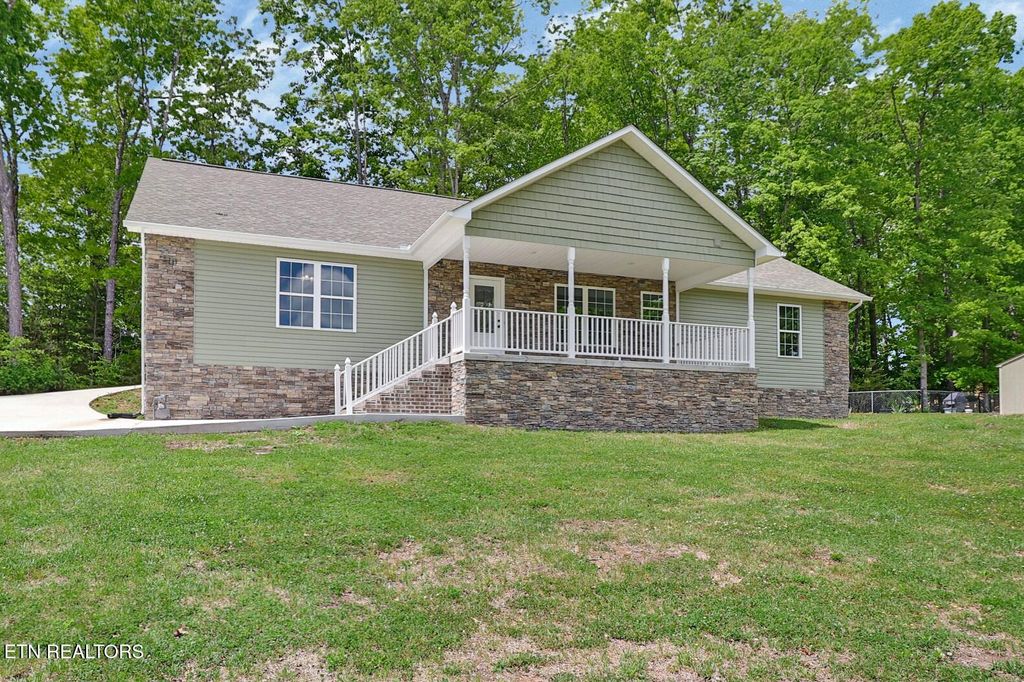 Photo of 310 Summerwind Drive, Crossville, TN 38571 (MLS # 1340121)
