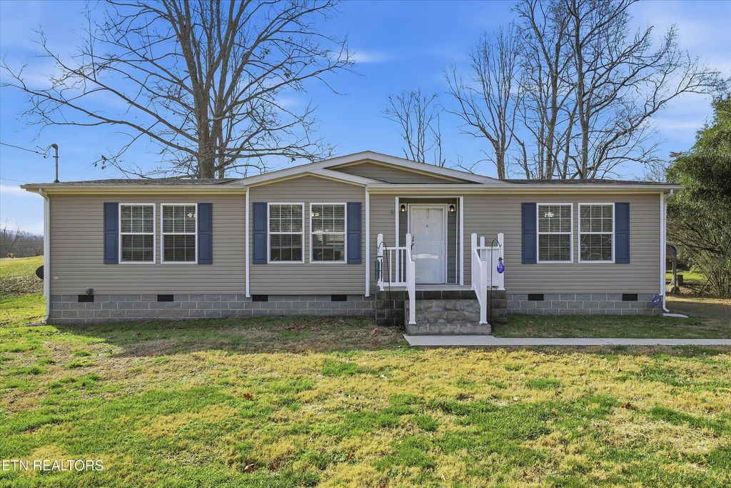 Photo of 133 Cumberland Rd, Oliver Springs, TN 37840 (MLS # 1327729)