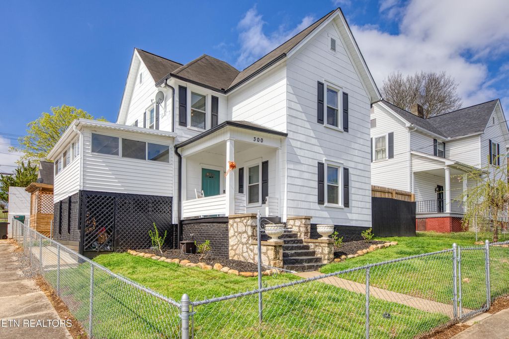 Photo of 300 N B St, Lenoir City, TN 37771 (MLS # 1336727)