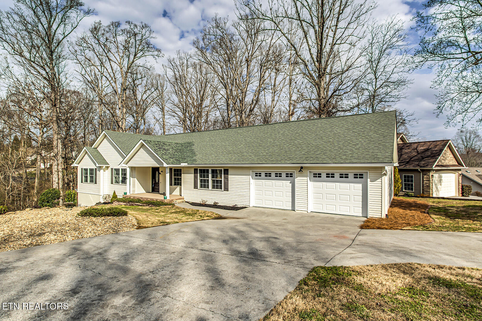301 Uhdali Place