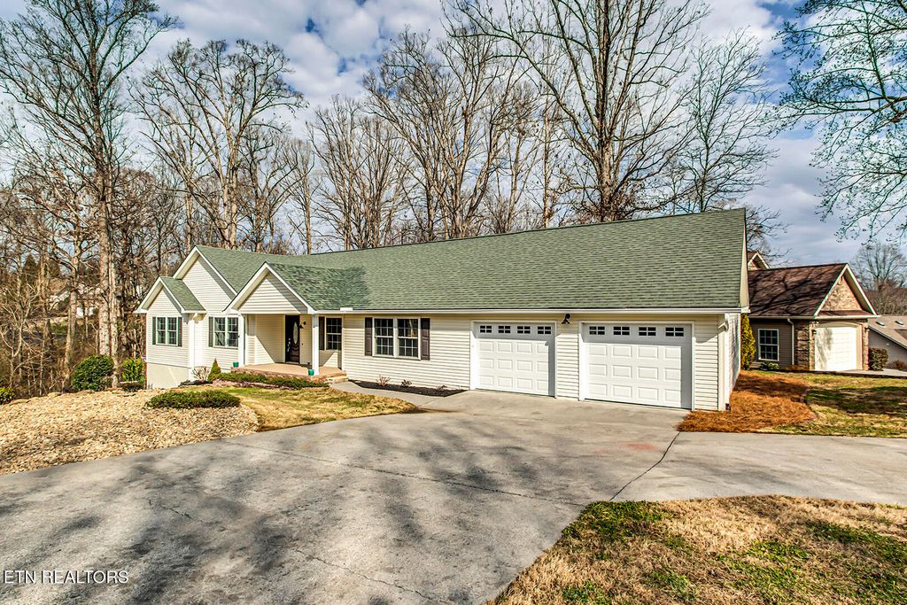 Photo of 301 Uhdali Place, Loudon, TN 37774 (MLS # 1288935)