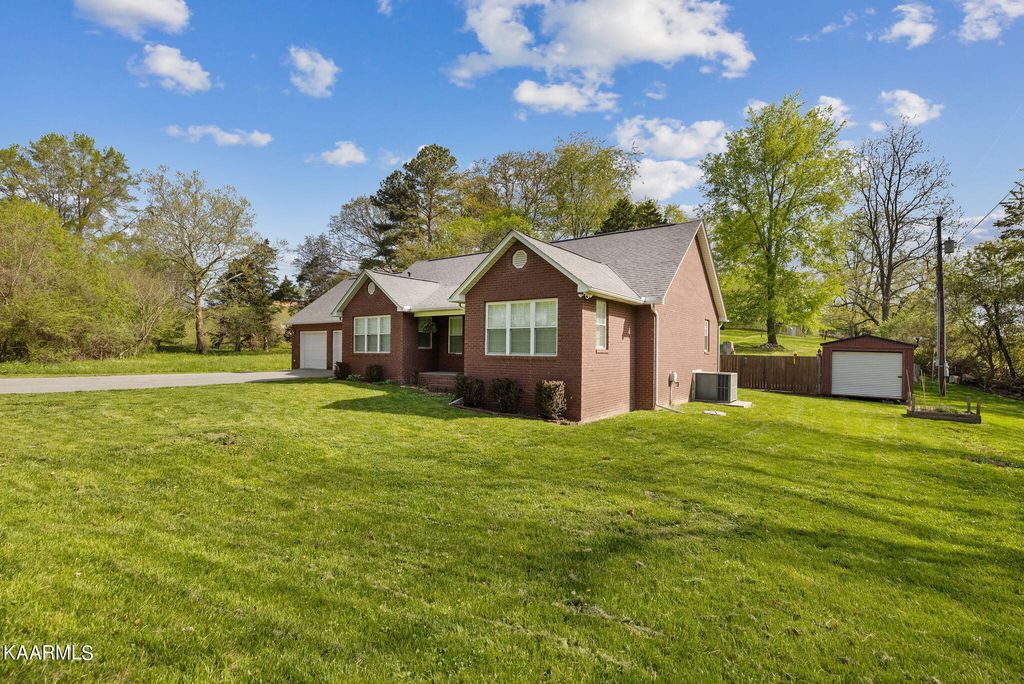 Photo of 610 Elm Ave, New Tazewell, TN 37825 (MLS # 1224951)