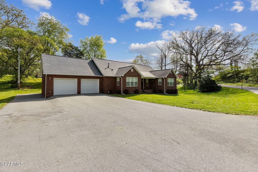 Photo of 610 Elm Ave, New Tazewell, TN 37825 (MLS # 1224951)