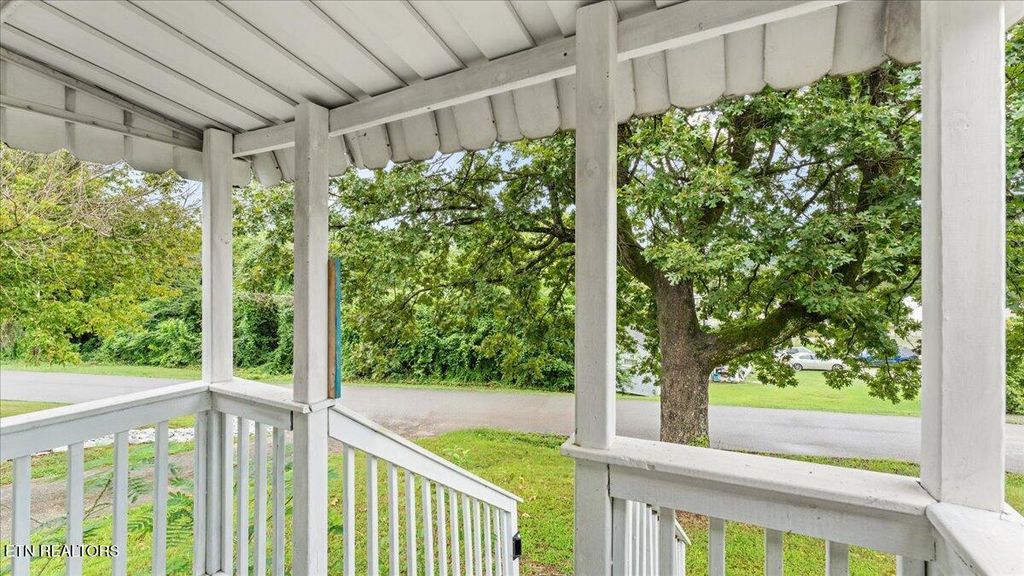 Photo of 205 Carr Ave, Harriman, TN 37748 (MLS # 1312148)