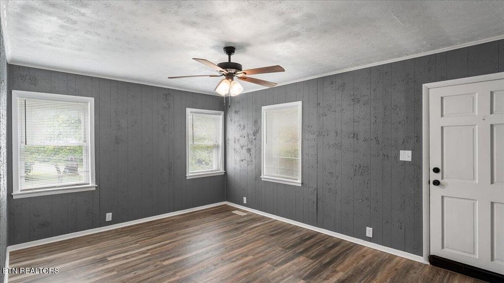 Photo of 205 Carr Ave, Harriman, TN 37748 (MLS # 1312148)