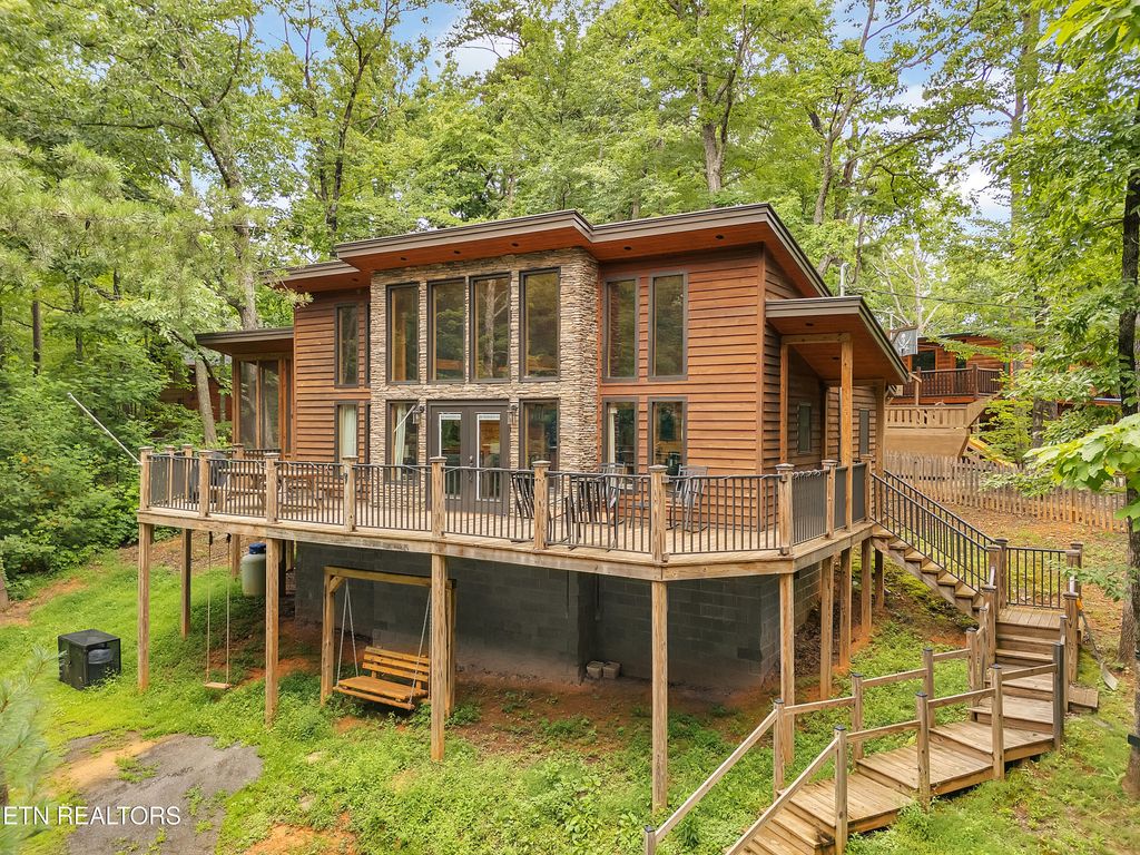 Photo of 2404 Bobs Pass, Sevierville, TN 37876 (MLS # 1311051)