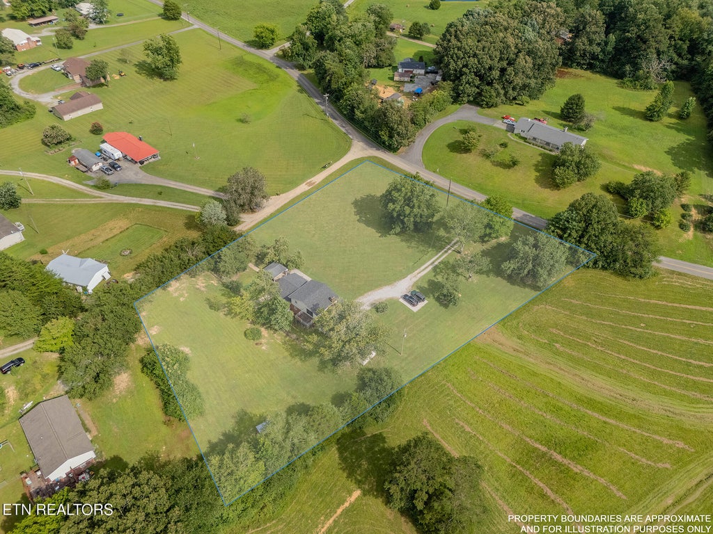 Photo of 624 Back Valley Rd, Oliver Springs, TN 37840 (MLS # 1349243)