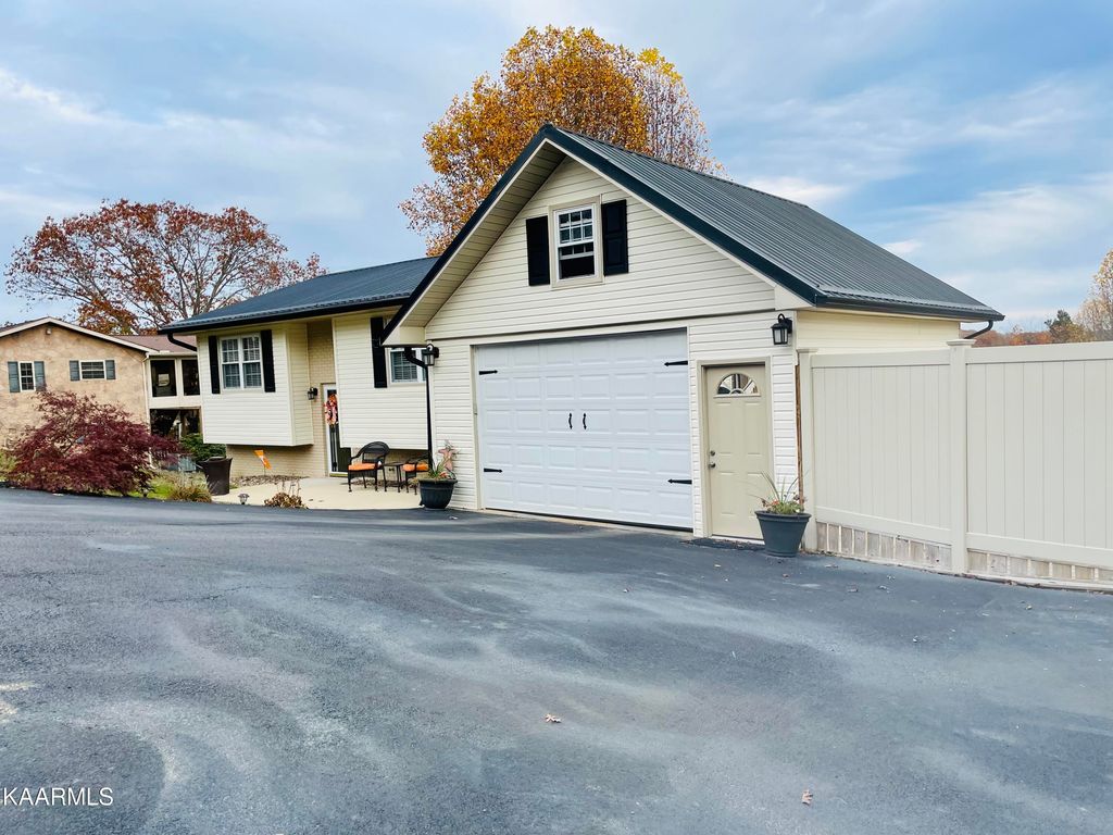 Photo of 272 Cardwell Drive, Tazewell, TN 37879 (MLS # 1210735)