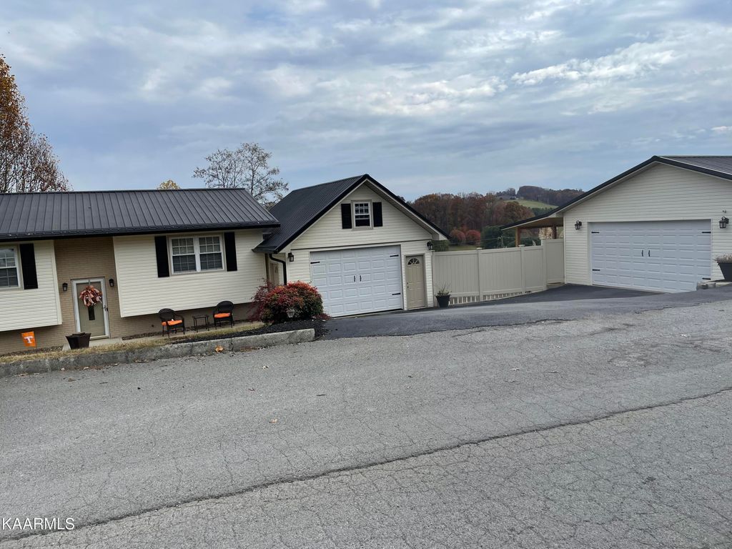 Photo of 272 Cardwell Drive, Tazewell, TN 37879 (MLS # 1210735)