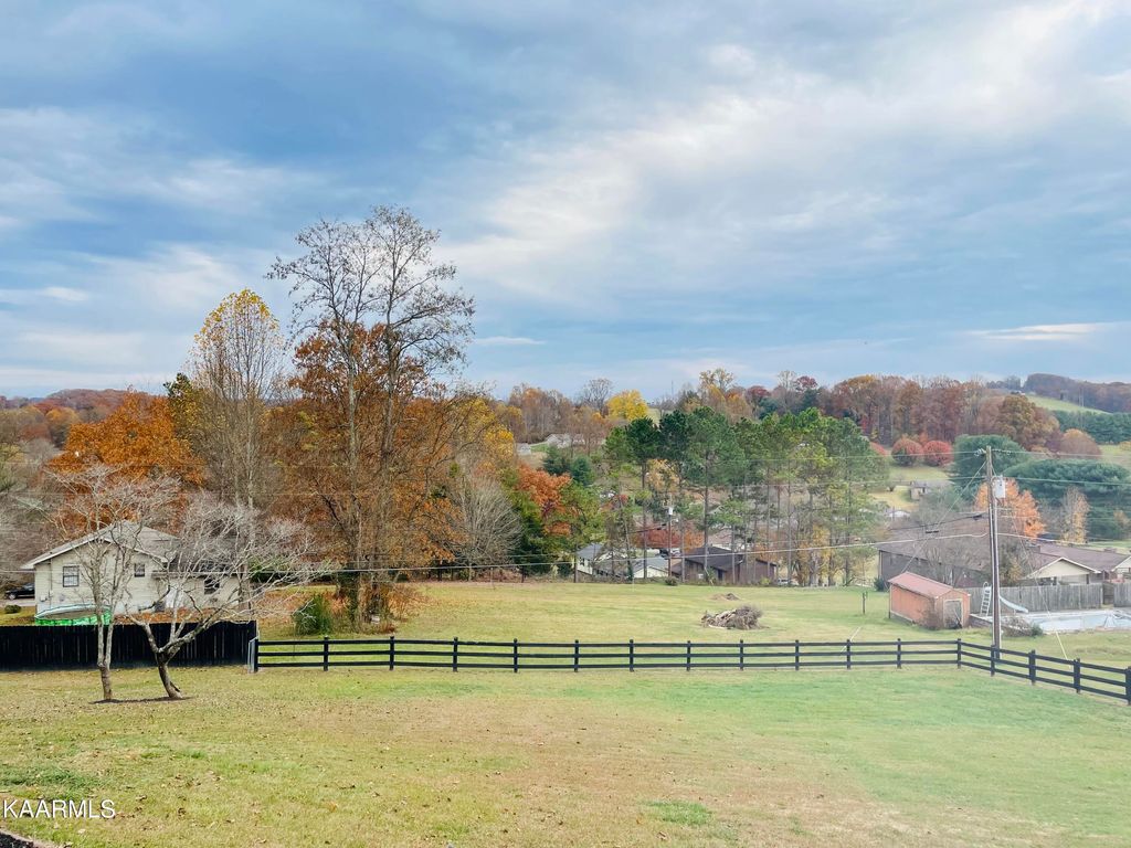 Photo of 272 Cardwell Drive, Tazewell, TN 37879 (MLS # 1210735)