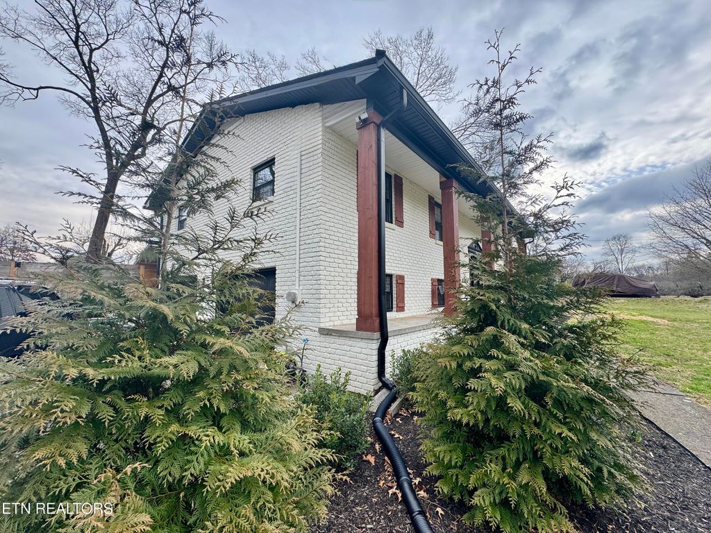 Photo of 5717 Woodleaf Drive, Knoxville, TN 37912 (MLS # 1331021)