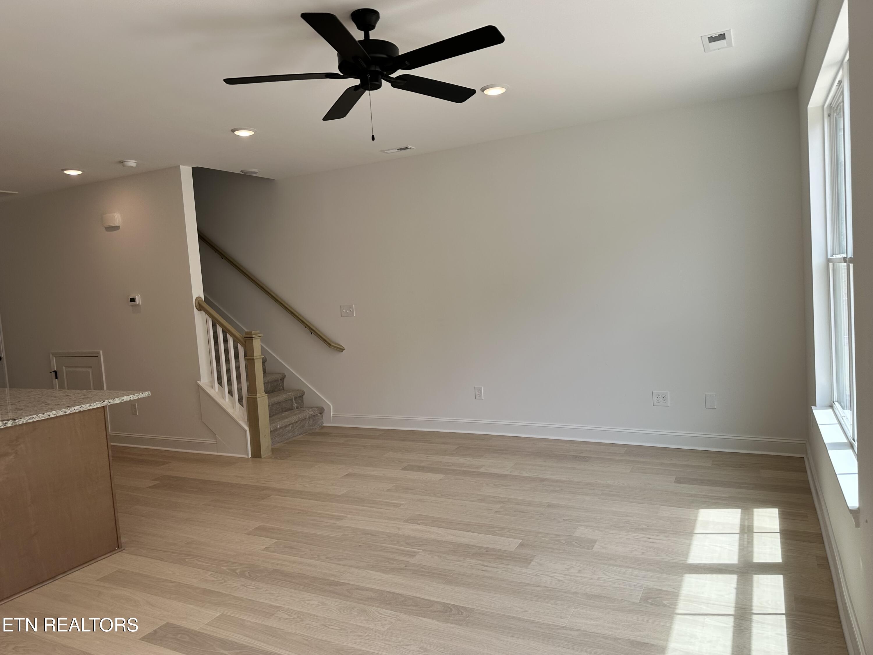 1638 Lateglow Way
