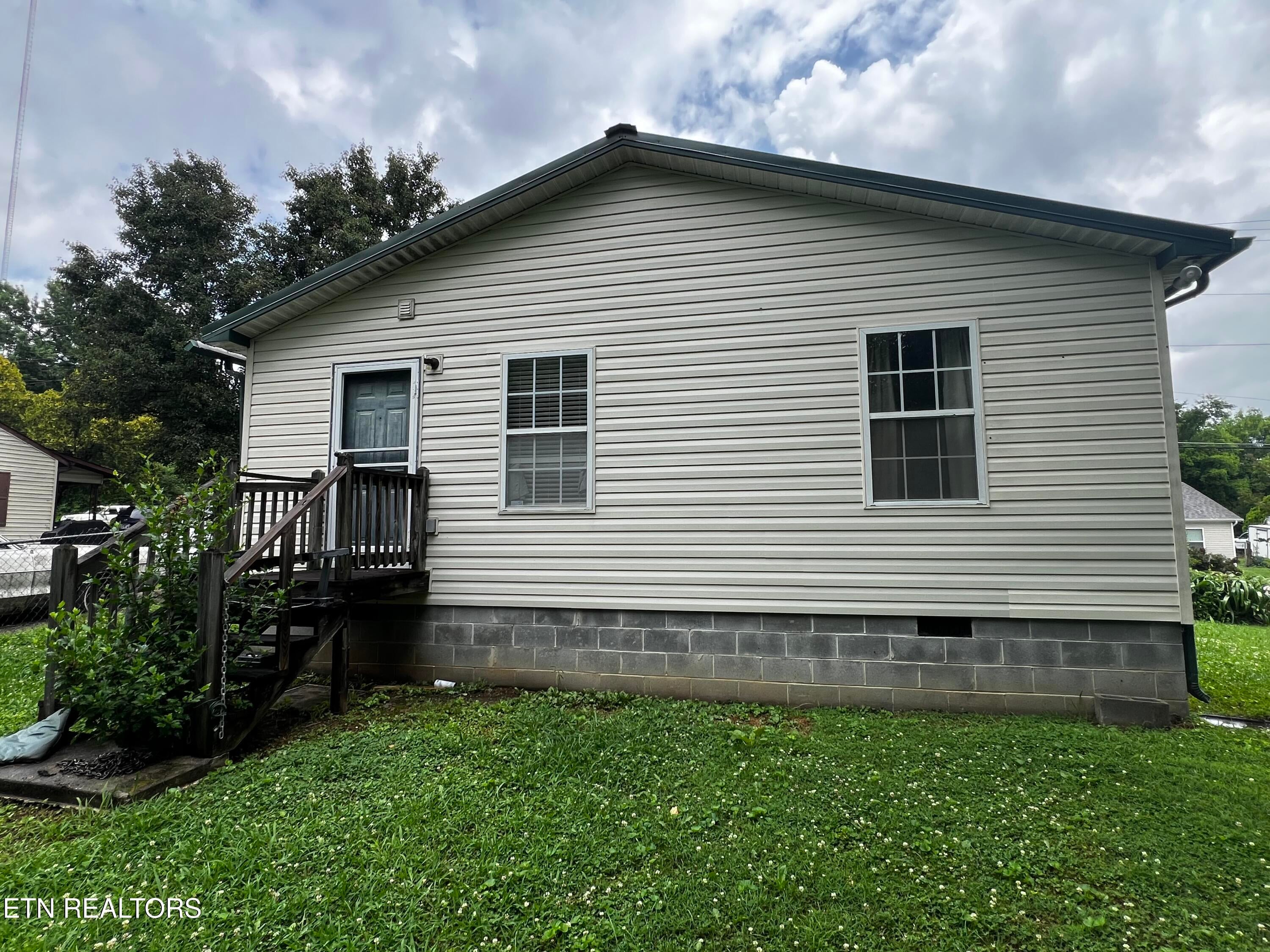 3321 Thomas St