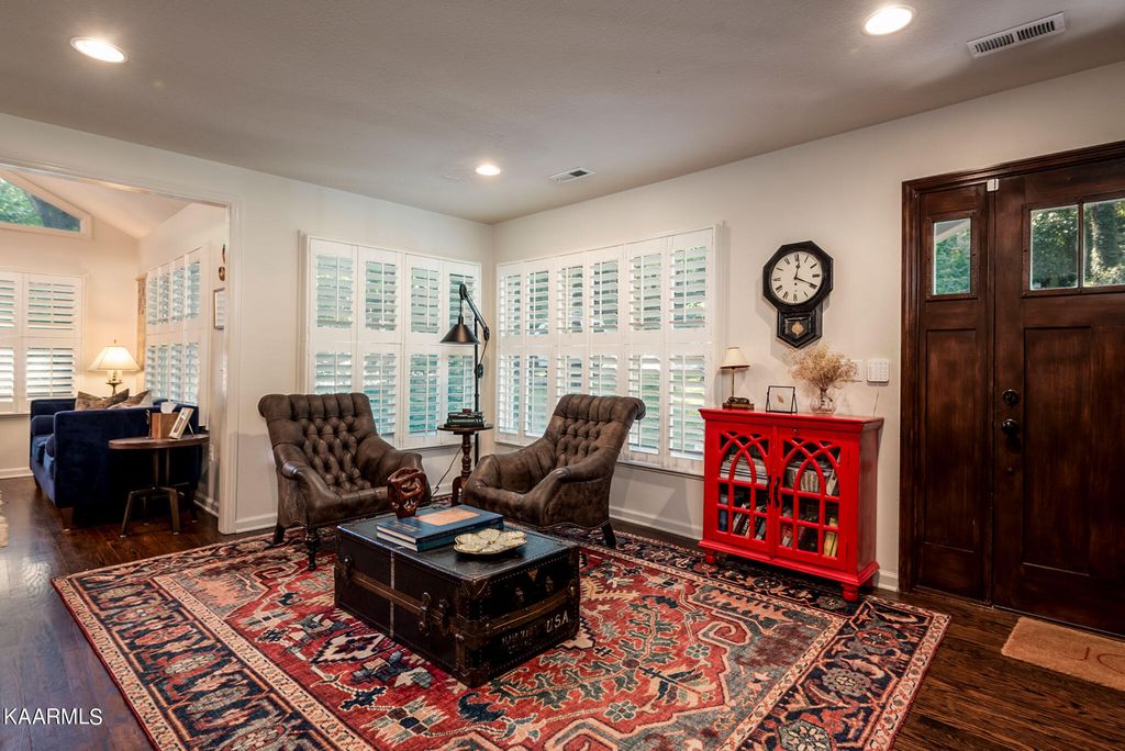 Photo of 4217 SW Valencia Rd, Knoxville, TN 37919 (MLS # 1238400)